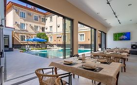Grand Nur Hotel